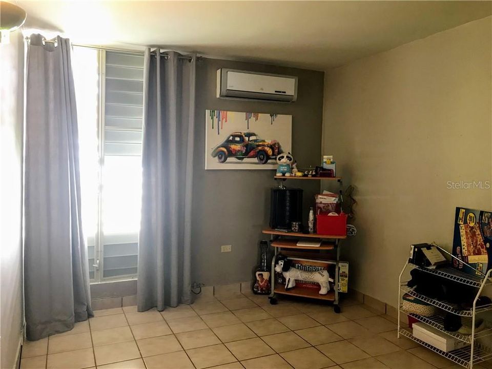 Vendido Recientemente: $275,000 (4 camas, 2 baños, 0 Pies cuadrados)