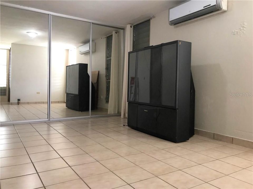 Vendido Recientemente: $275,000 (4 camas, 2 baños, 0 Pies cuadrados)