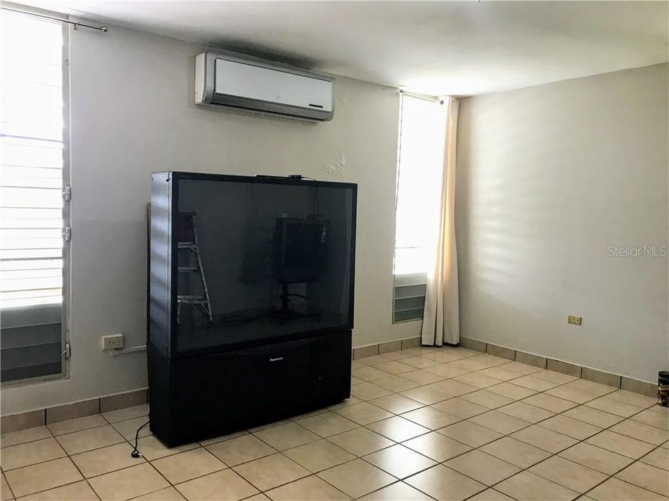 Vendido Recientemente: $275,000 (4 camas, 2 baños, 0 Pies cuadrados)