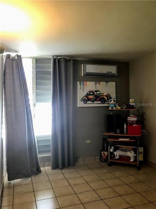 Vendido Recientemente: $275,000 (4 camas, 2 baños, 0 Pies cuadrados)