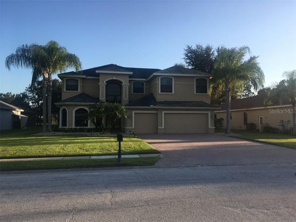 Vendido Recientemente: $674,900 (4 camas, 3 baños, 3975 Pies cuadrados)
