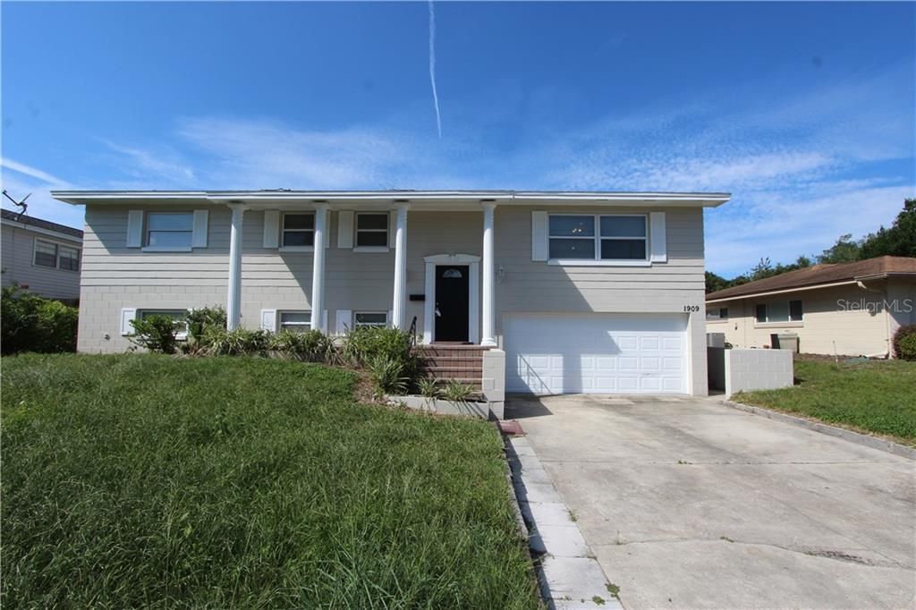 Vendido Recientemente: $322,000 (6 camas, 3 baños, 2403 Pies cuadrados)
