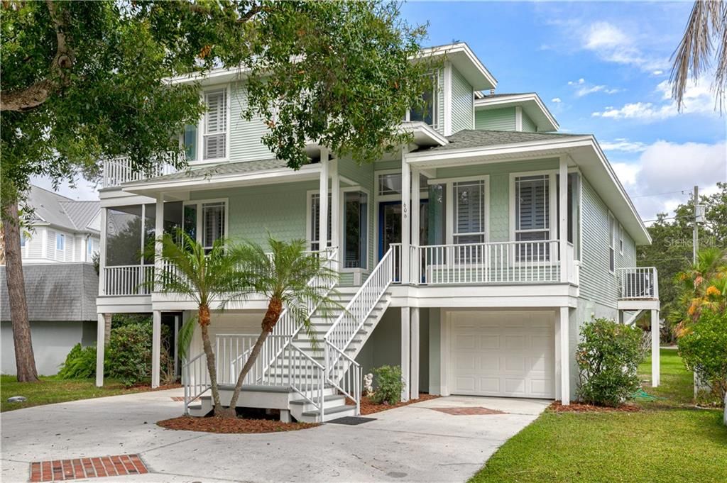 Recently Sold: $575,000 (4 beds, 2 baths, 2712 Square Feet)