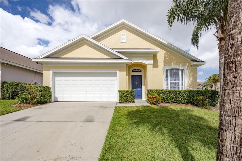 Corner unit lot, nice and bright home!