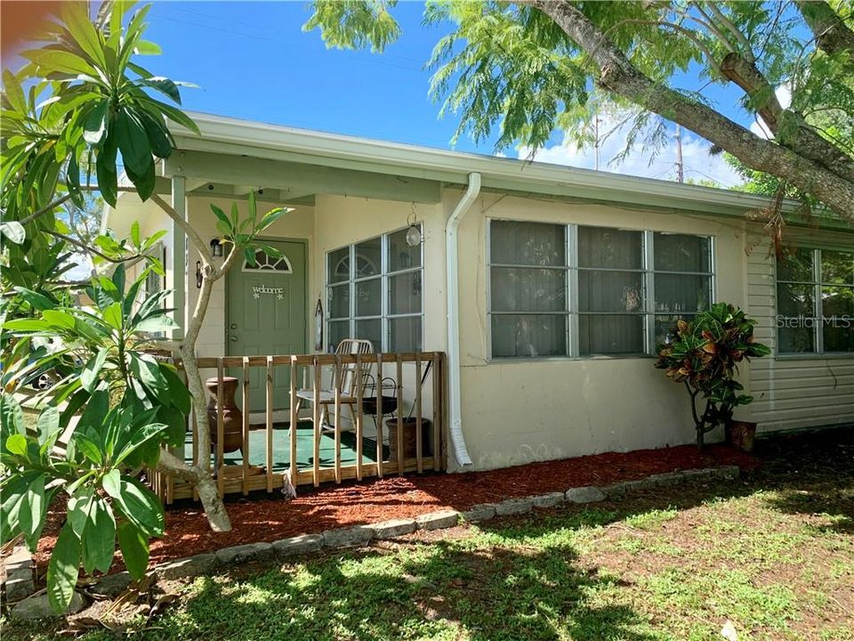 Recently Sold: $132,900 (2 beds, 1 baths, 968 Square Feet)