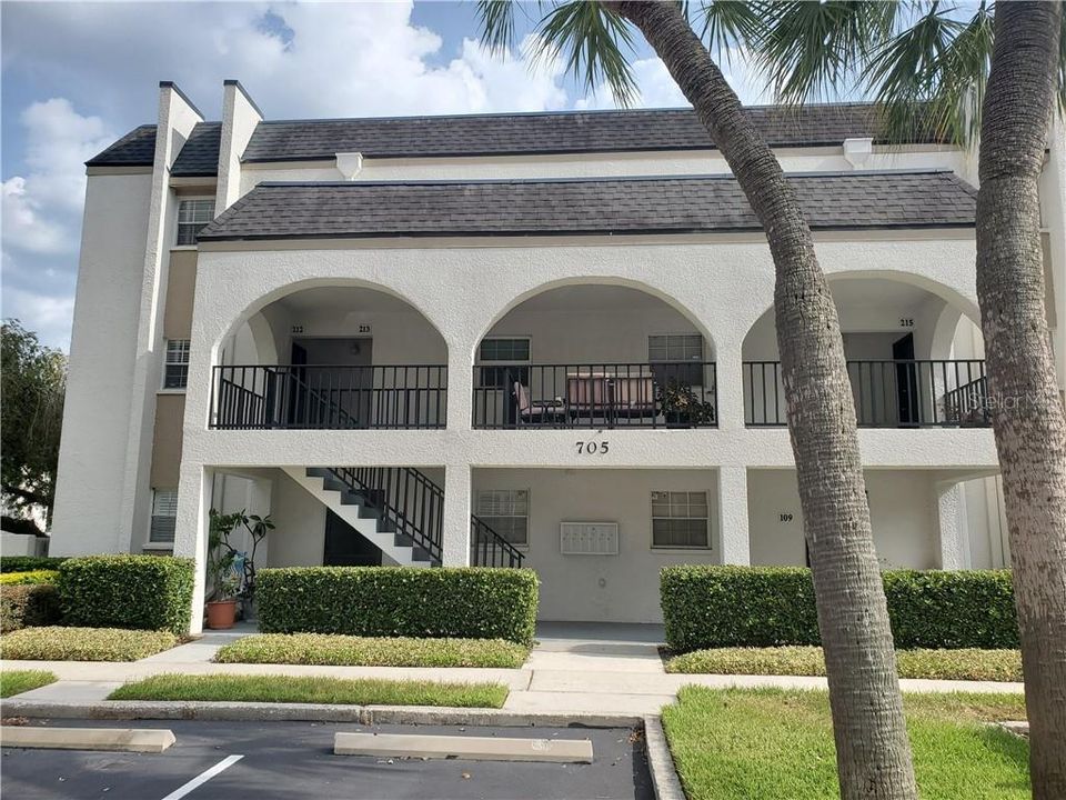 Recently Rented: $1,295 (2 beds, 2 baths, 1069 Square Feet)