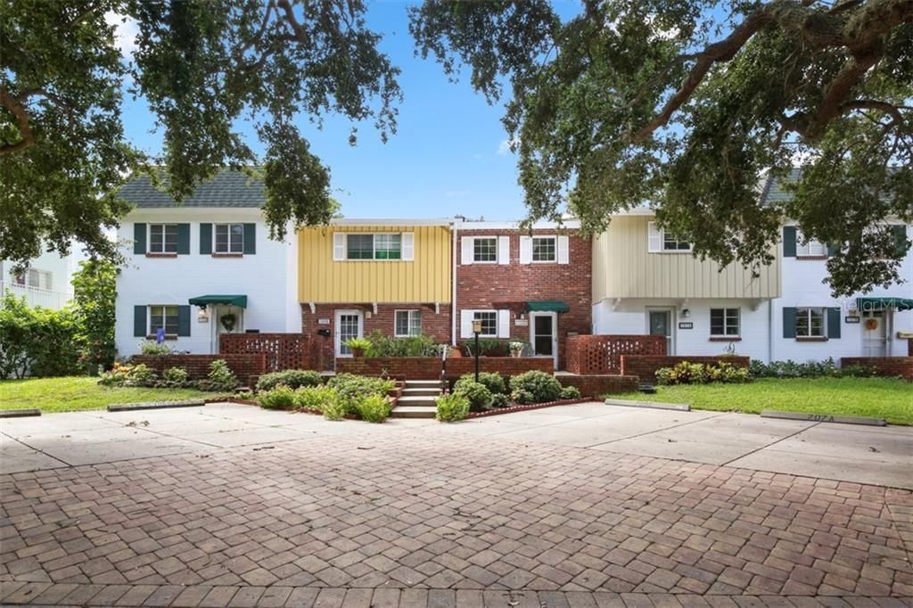 Vendido Recientemente: $342,000 (2 camas, 2 baños, 1210 Pies cuadrados)