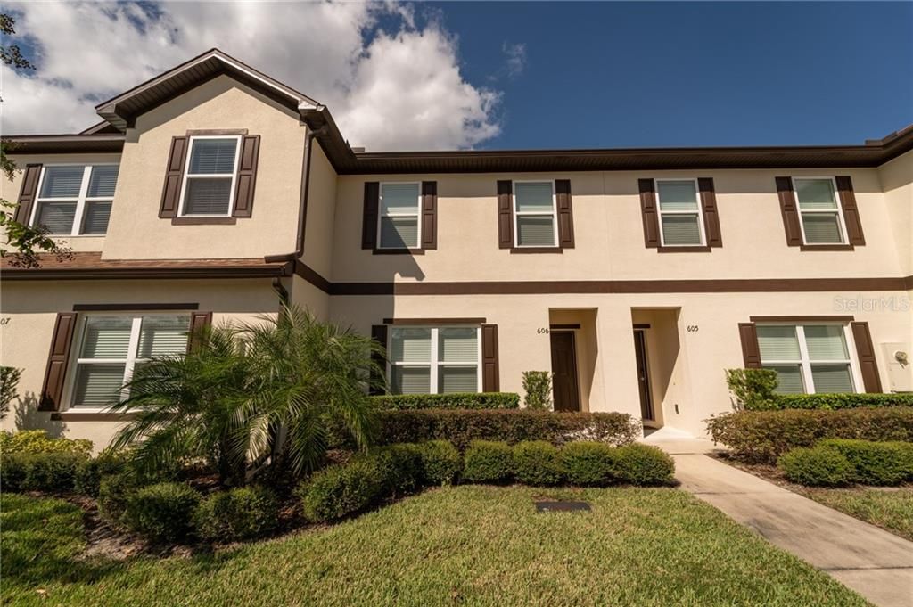 Recently Rented: $1,700 (3 beds, 3 baths, 1447 Square Feet)