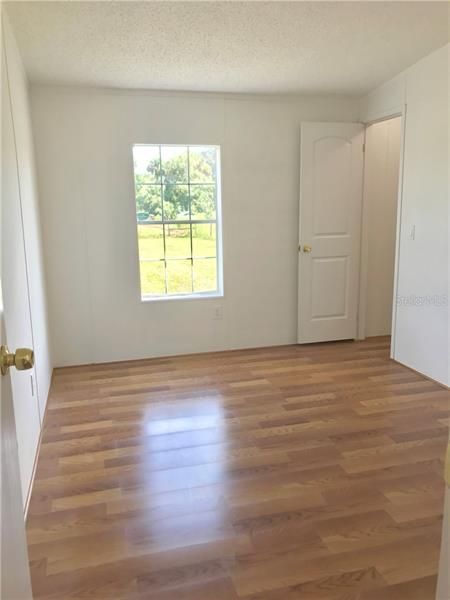 Recently Sold: $137,000 (3 beds, 2 baths, 1404 Square Feet)