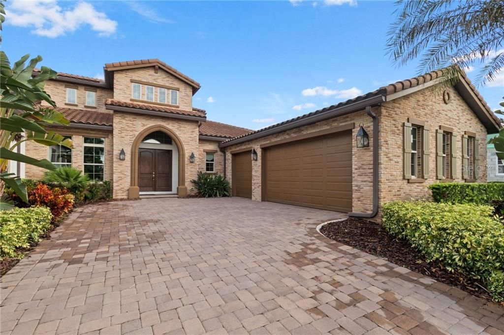 最近售出: $3,100,665 (5 贝兹, 5 浴室, 8289 平方英尺)