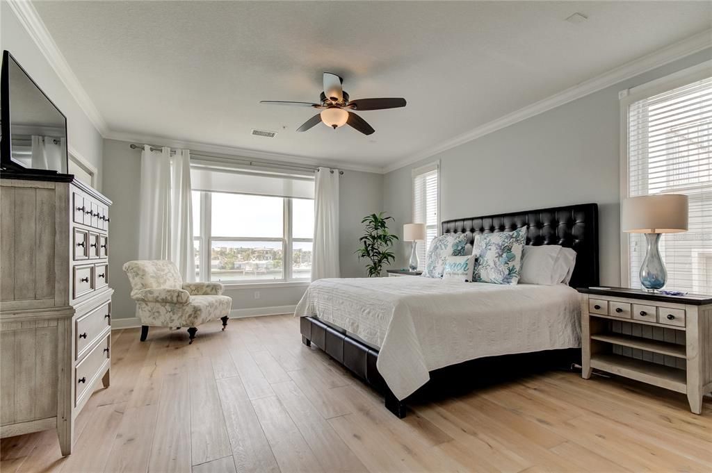 Huge Master Bedroom with Gorgeous Views !