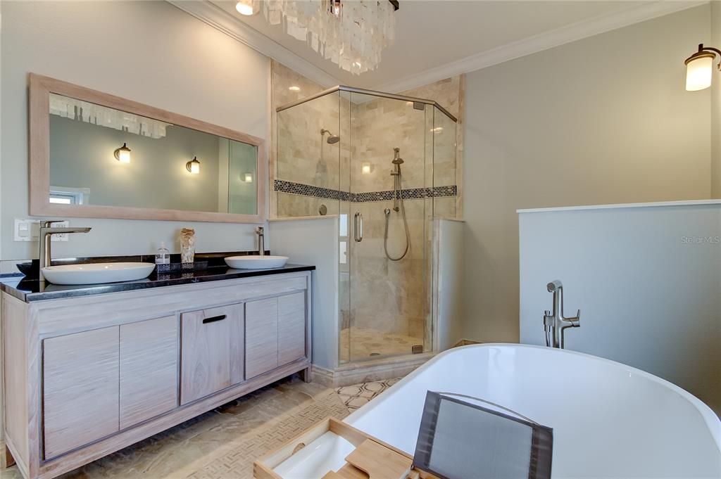 Beautiful Upper Level Bath with Shower and Tub