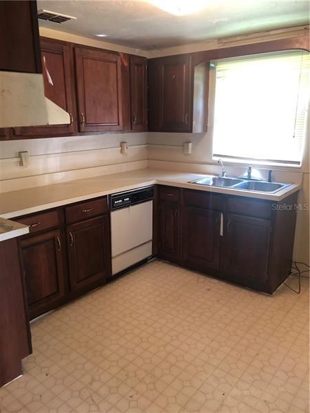 Recently Sold: $157,000 (2 beds, 1 baths, 1059 Square Feet)
