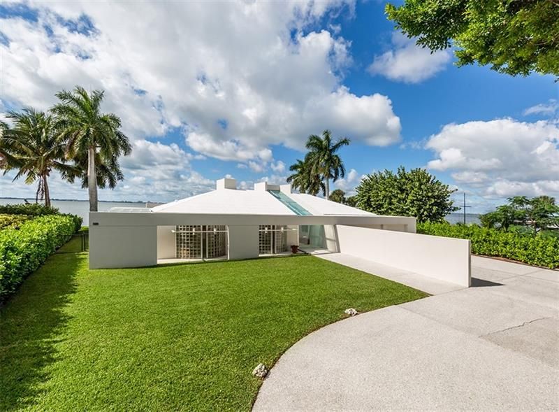 Recently Sold: $2,200,000 (3 beds, 3 baths, 2978 Square Feet)