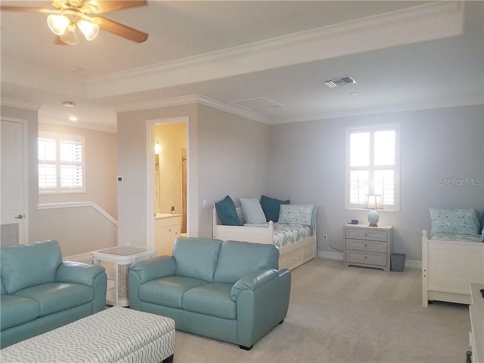 Upstairs bonus room with trundle beds