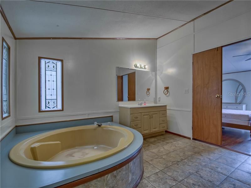 最近售出: $74,900 (3 贝兹, 2 浴室, 1440 平方英尺)