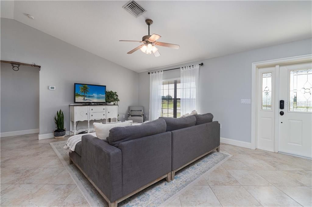 Recently Sold: $410,000 (3 beds, 2 baths, 1601 Square Feet)