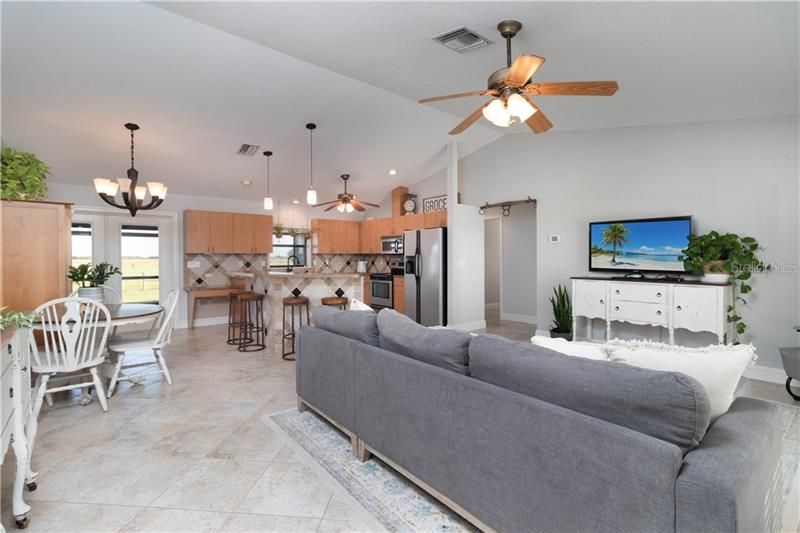 Recently Sold: $410,000 (3 beds, 2 baths, 1601 Square Feet)