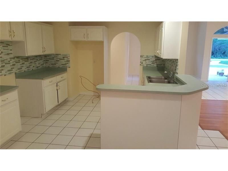 Recently Rented: $1,400 (3 beds, 2 baths, 2106 Square Feet)