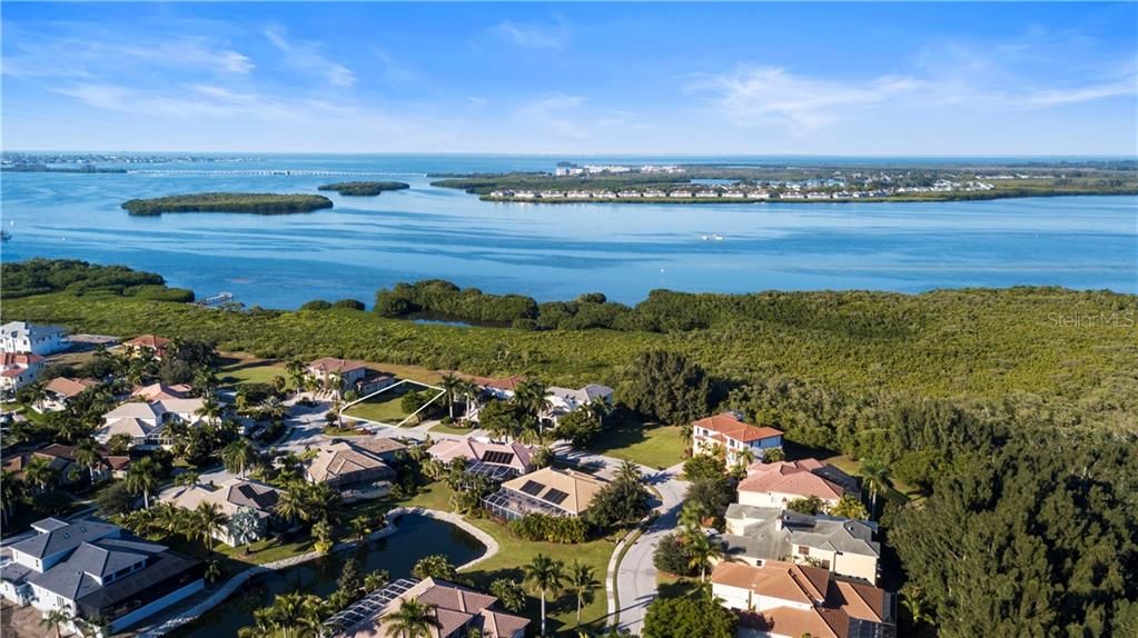 Vendido Recientemente: $285,000 (0.40 acres)