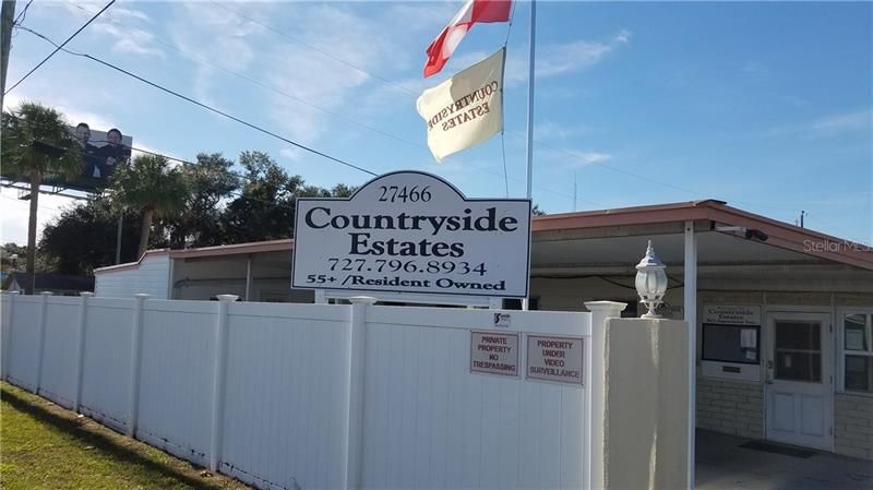 Countryside Estates is ideally located just off US-19 and a short drive to surrounding beaches and activities! Tampa International airport and PIE are conveniently located within an easy drive! Golf and other recreational activities are readily available in the area.