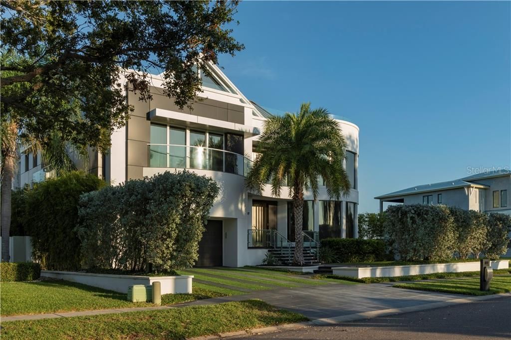 Recently Sold: $7,500,000 (5 beds, 5 baths, 8548 Square Feet)