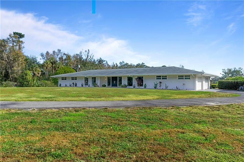 Recently Sold: $385,000 (3 beds, 3 baths, 2052 Square Feet)