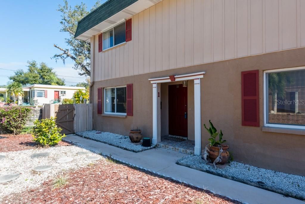 Recently Sold: $125,000 (2 beds, 1 baths, 900 Square Feet)