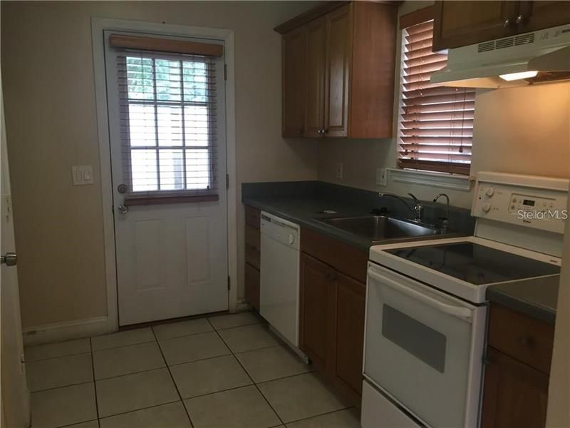 Recently Rented: $700 (0 beds, 1 baths, 460 Square Feet)
