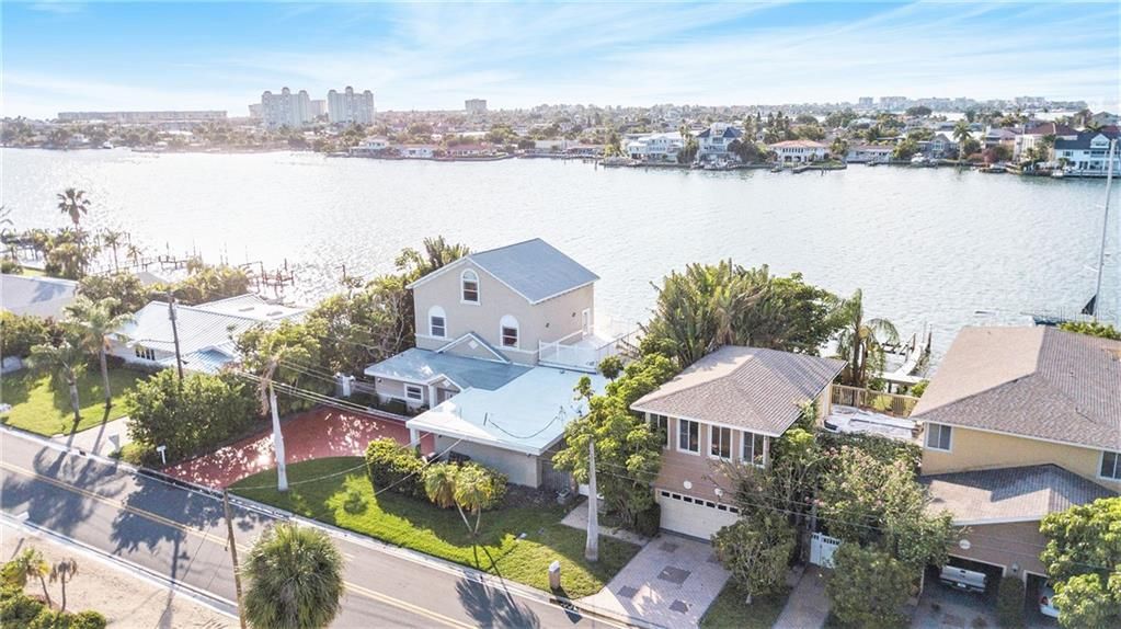Recently Sold: $1,950,000 (4 beds, 4 baths, 3707 Square Feet)