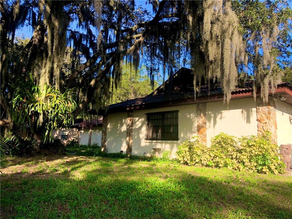 Recently Sold: $180,000 (4 beds, 2 baths, 2021 Square Feet)