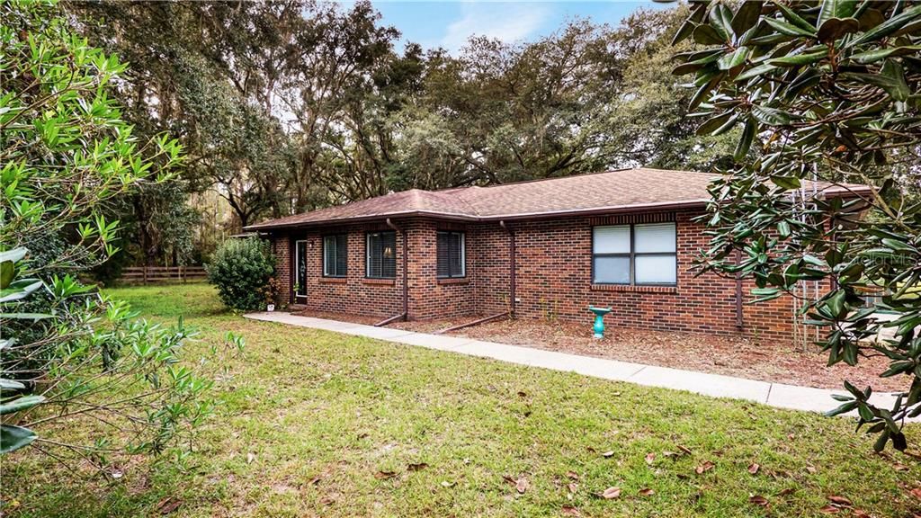 Recently Sold: $275,000 (2 beds, 2 baths, 1688 Square Feet)