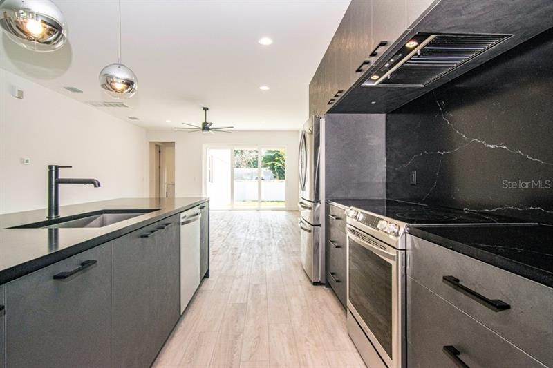 Recently Sold: $460,000 (3 beds, 2 baths, 1864 Square Feet)