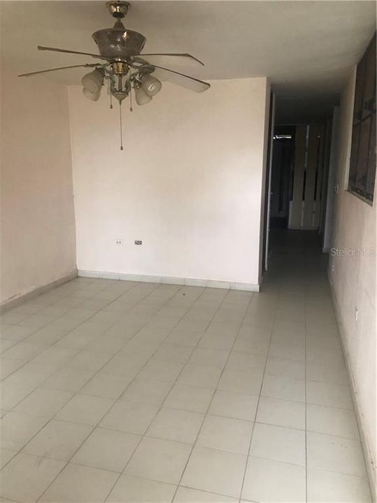 Vendido Recientemente: $105,000 (4 camas, 3 baños, 1721 Pies cuadrados)