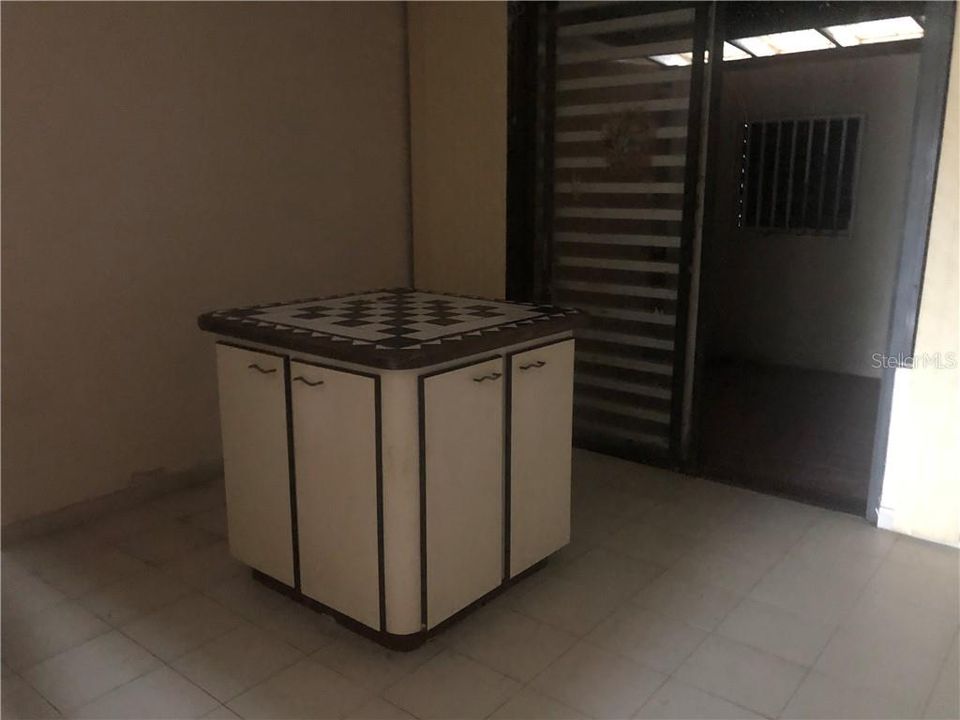 Vendido Recientemente: $105,000 (4 camas, 3 baños, 1721 Pies cuadrados)