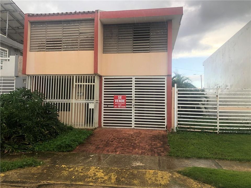 Vendido Recientemente: $105,000 (4 camas, 3 baños, 1721 Pies cuadrados)