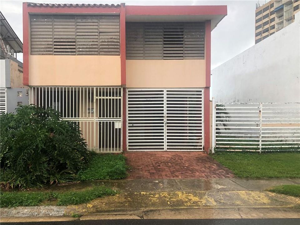 Vendido Recientemente: $105,000 (4 camas, 3 baños, 1721 Pies cuadrados)