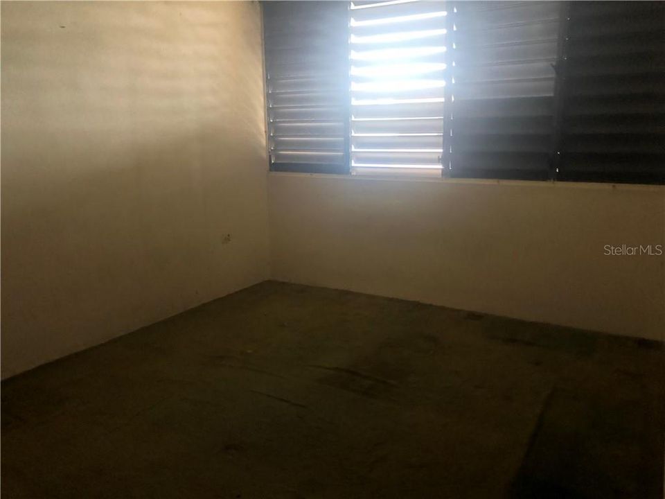 Vendido Recientemente: $105,000 (4 camas, 3 baños, 1721 Pies cuadrados)