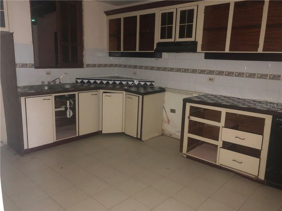 Vendido Recientemente: $105,000 (4 camas, 3 baños, 1721 Pies cuadrados)