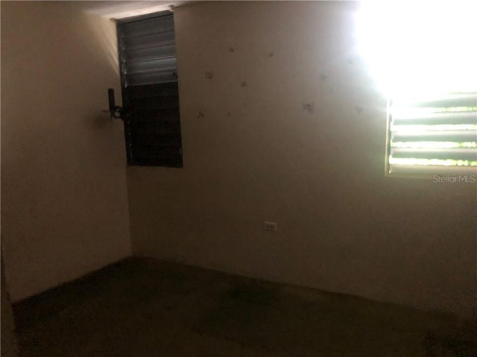 Vendido Recientemente: $105,000 (4 camas, 3 baños, 1721 Pies cuadrados)