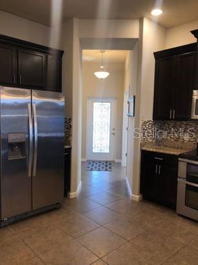 Recently Rented: $1,800 (3 beds, 2 baths, 1757 Square Feet)