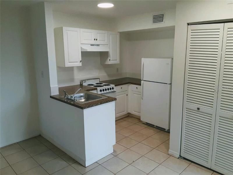 Recently Rented: $800 (1 beds, 1 baths, 560 Square Feet)