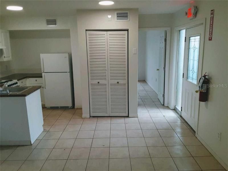 Recently Rented: $800 (1 beds, 1 baths, 560 Square Feet)