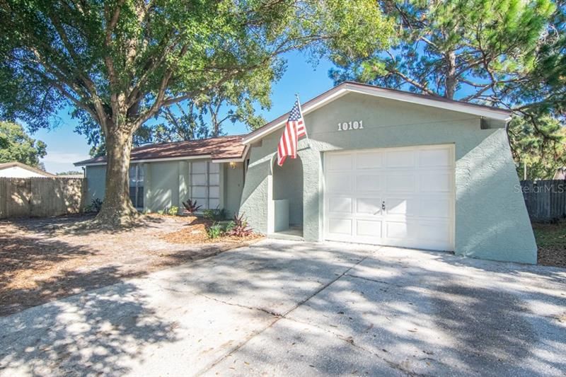Recently Sold: $210,500 (3 beds, 2 baths, 1328 Square Feet)