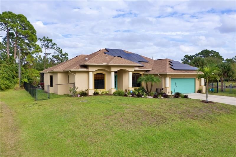 Recently Sold: $355,000 (3 beds, 3 baths, 2517 Square Feet)