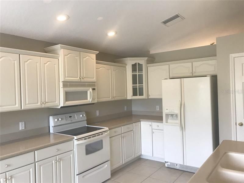 Recently Sold: $233,000 (3 beds, 2 baths, 2001 Square Feet)