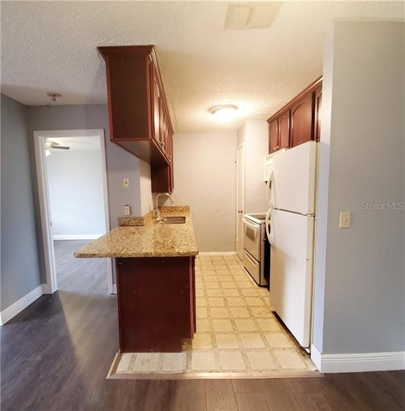 Recently Sold: $73,900 (2 beds, 2 baths, 918 Square Feet)