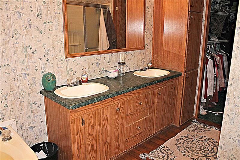最近售出: $107,000 (4 贝兹, 2 浴室, 1944 平方英尺)