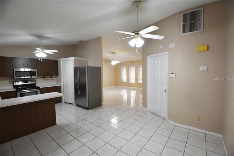 Recently Rented: $1,645 (3 beds, 2 baths, 1308 Square Feet)