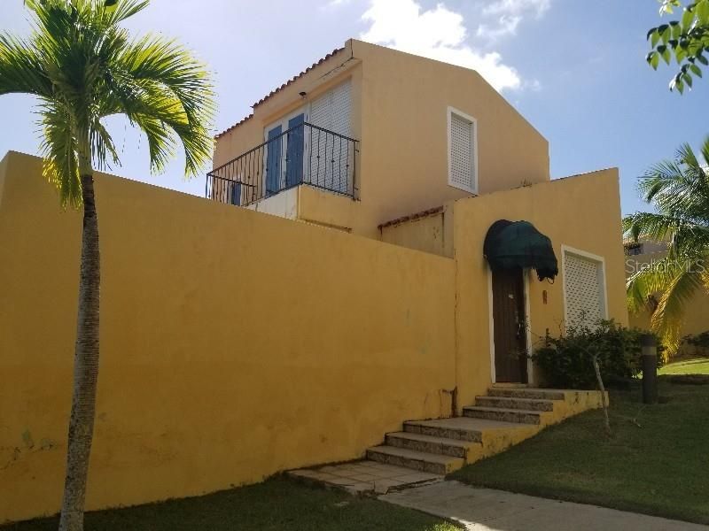 Vendido Recientemente: $179,900 (3 camas, 3 baños, 2000 Pies cuadrados)